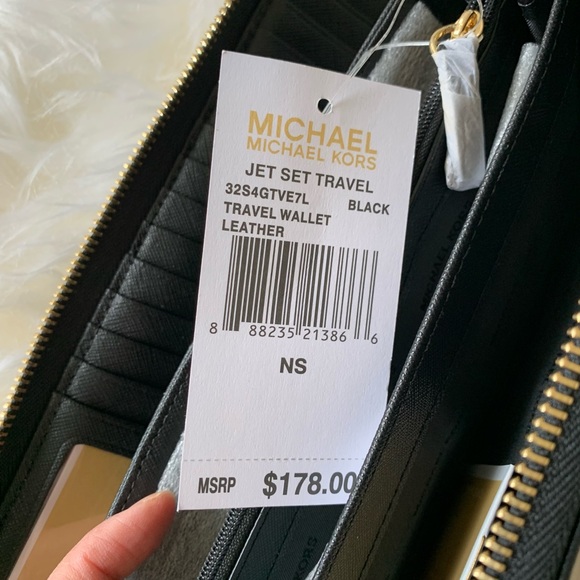 COPY - NWT Michael Kors Jet Set Zip Around large Wallet Clutch - Picture 6 of 7
